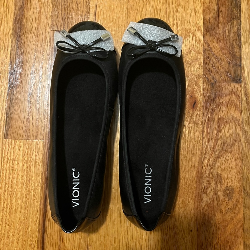 NEW- Vionic Women’s Spark Minna Ballet Flat Black size 9.5 wide